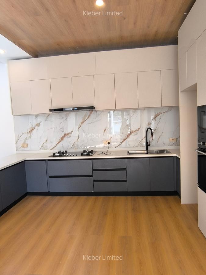 5 Bed Villa with En Suite in Lavington - 2