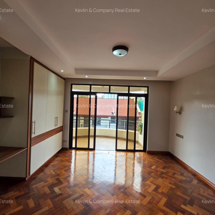 4 Bed Apartment with En Suite in Riverside - 8