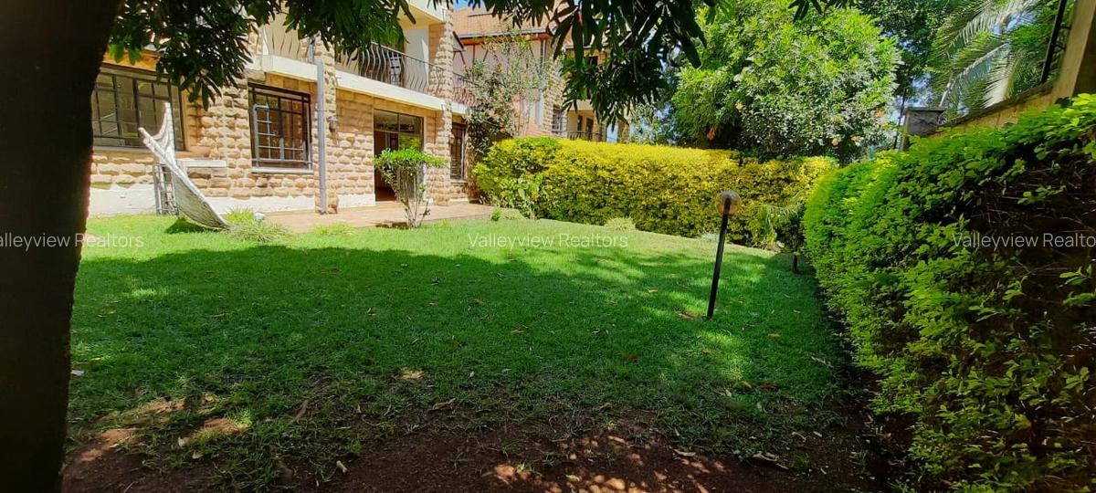 4 Bed Townhouse with En Suite at Lavington - 5