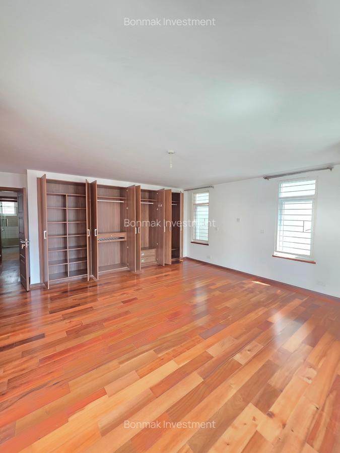 5 Bed Townhouse with En Suite at Lavington Green - 11