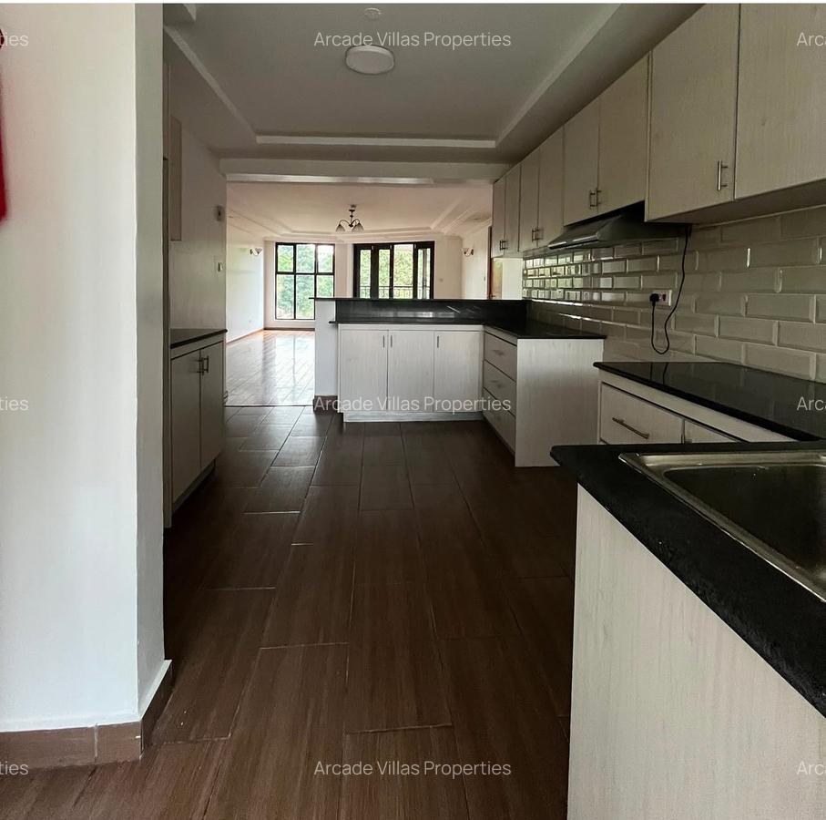 3 Bed Apartment with En Suite in Riverside - 4