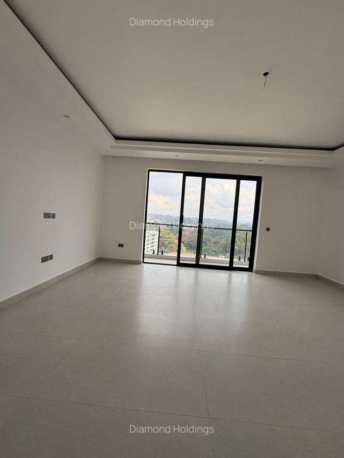 3 Bed Apartment with En Suite in Brookside - 2