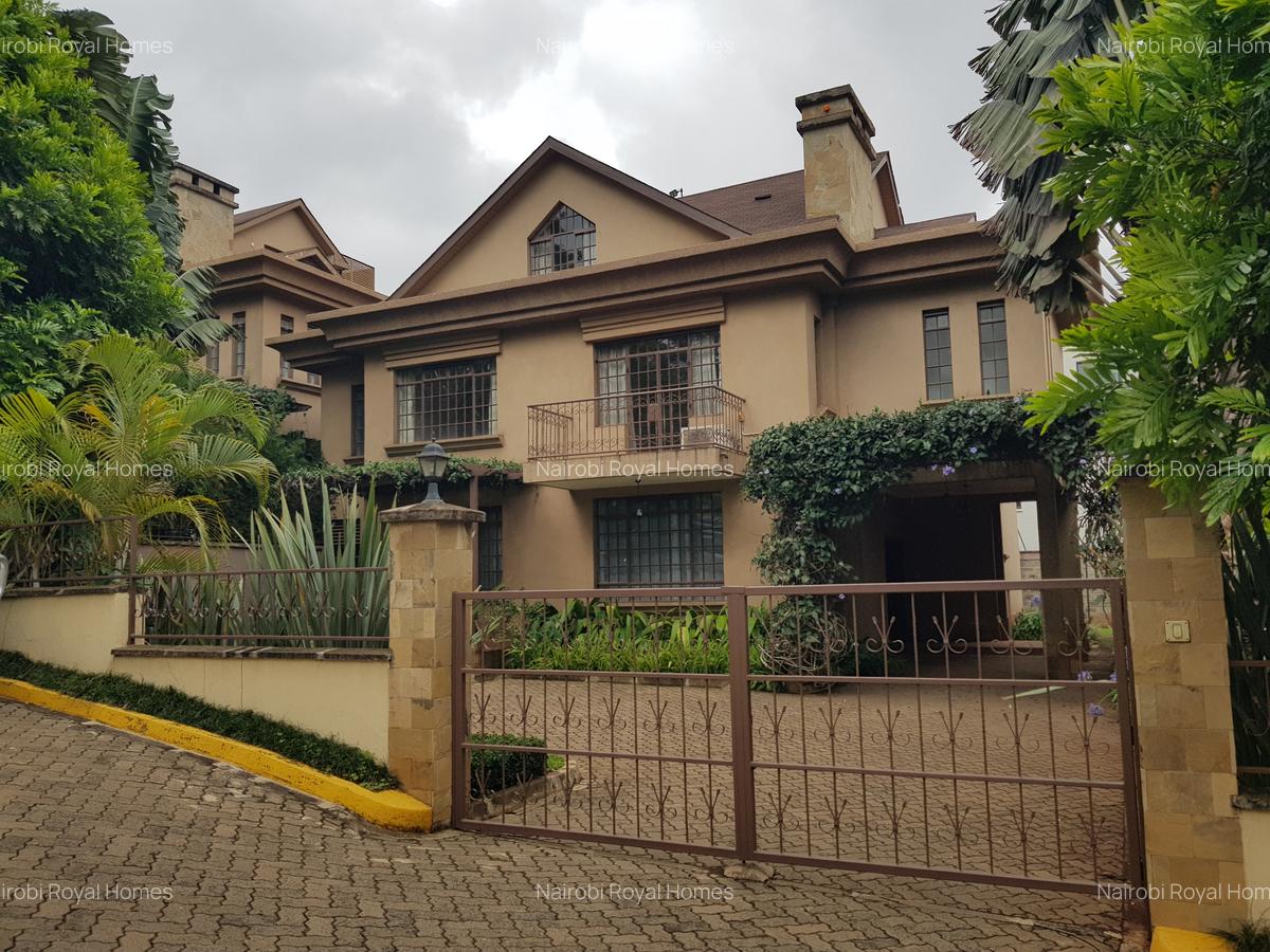 5 Bed Townhouse with En Suite at Lavington Road - 13