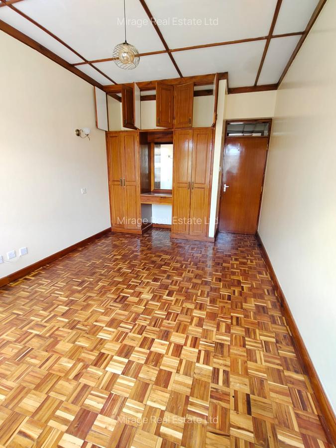 3 Bed Apartment with Parking in Riverside - 11