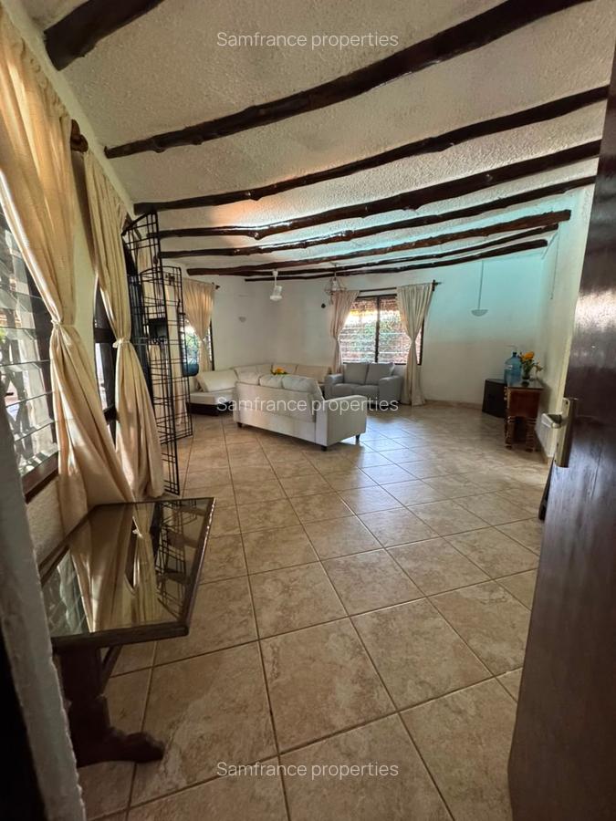 3 Bed Villa with En Suite at Lamarina - 7