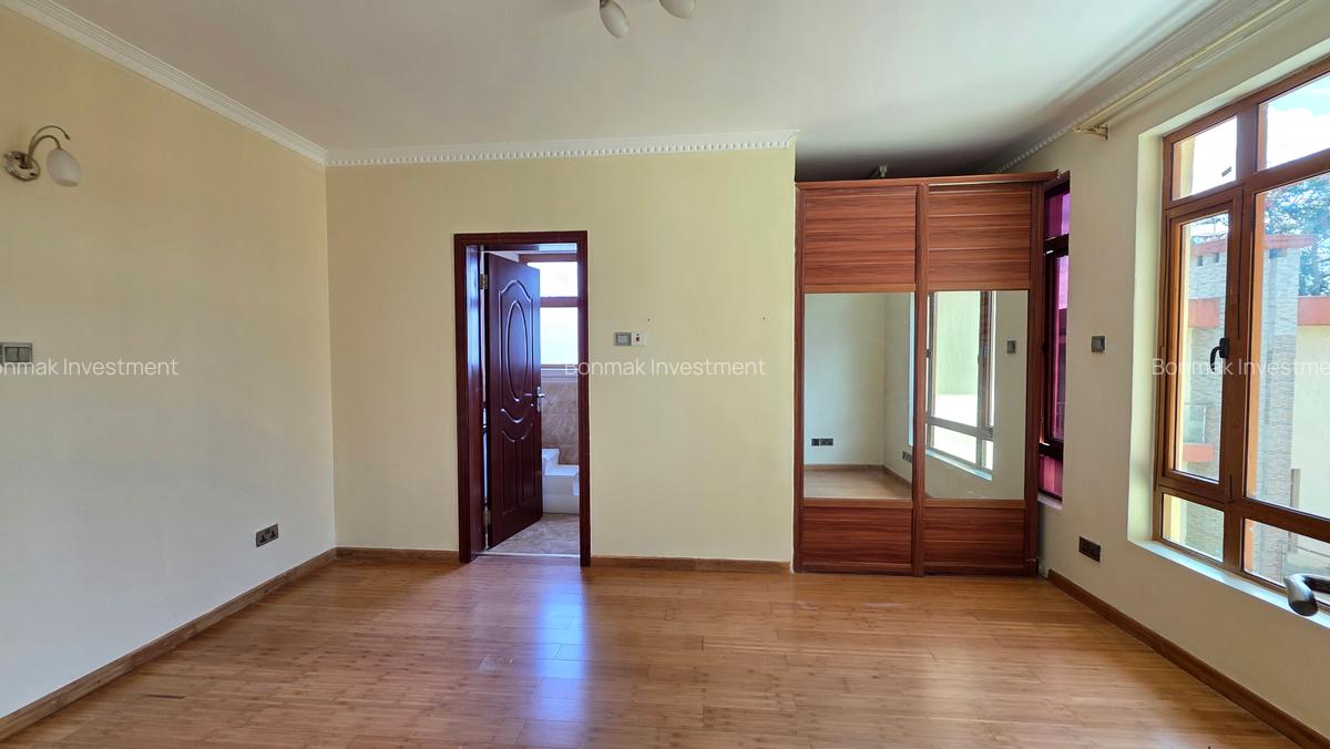 5 Bed Townhouse with En Suite at Lavington Green - 18