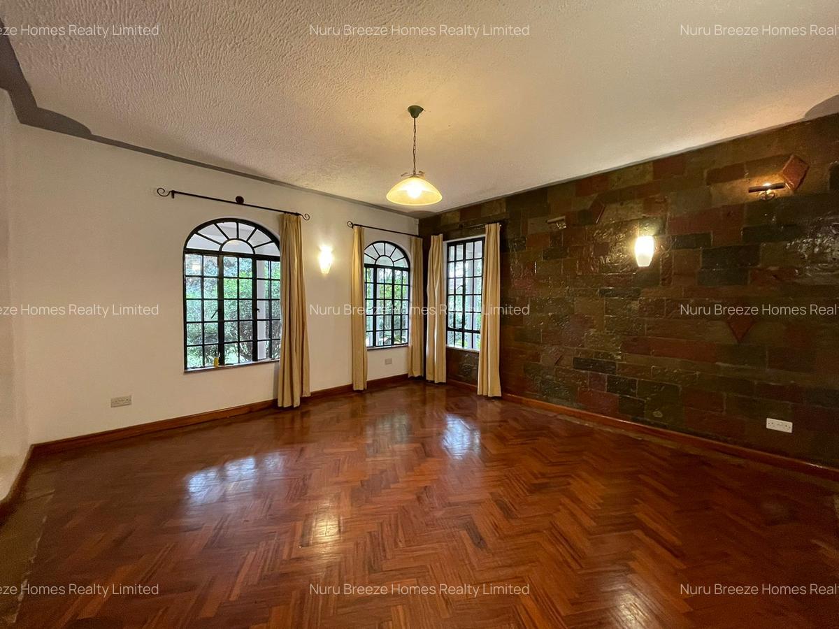 5 Bed House with En Suite in Runda - 2