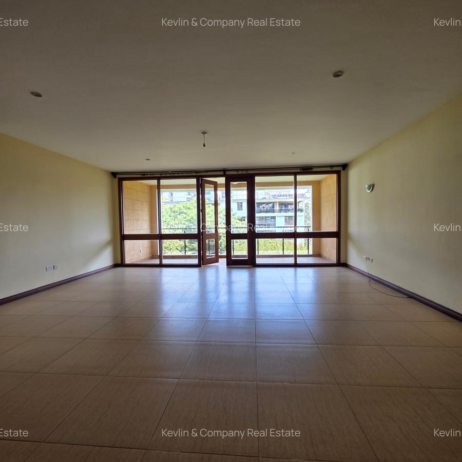 3 Bed Apartment with En Suite in Riverside - 3