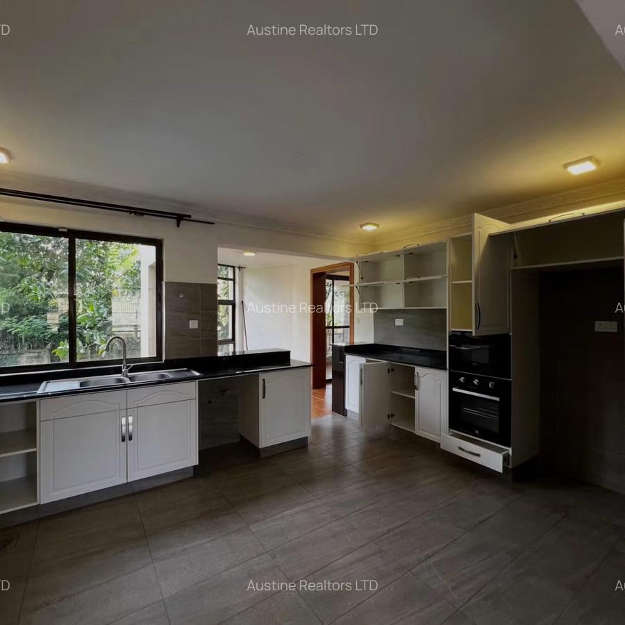 4 Bed Villa with En Suite in Lavington - 5