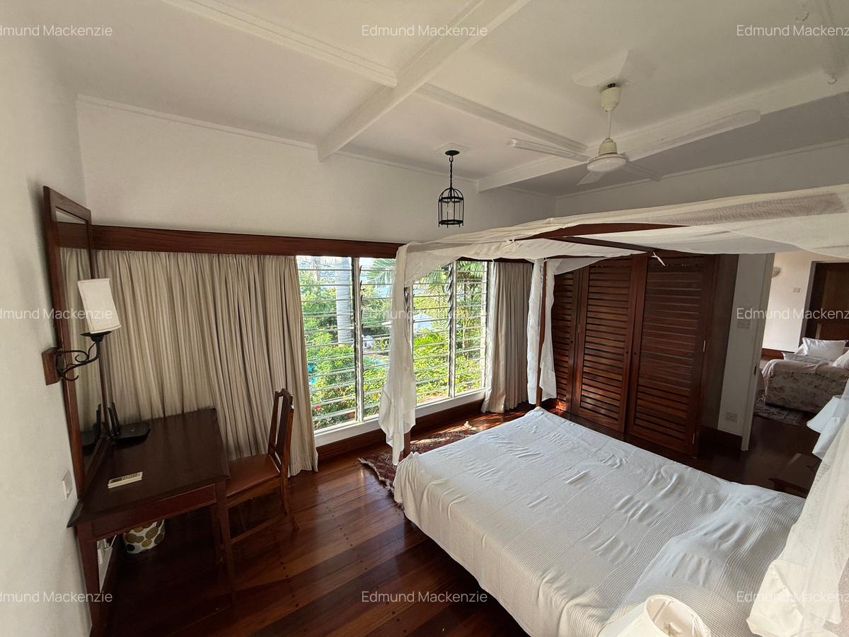 Serviced 2 Bed Apartment with En Suite at Ras Kisauni Road - 5