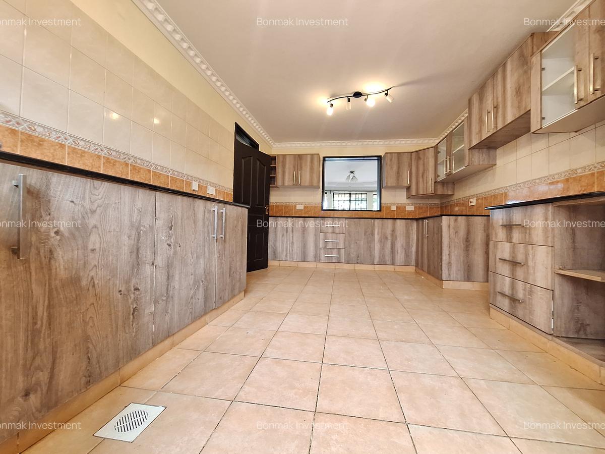 5 Bed Townhouse with En Suite at Lavington Green - 12