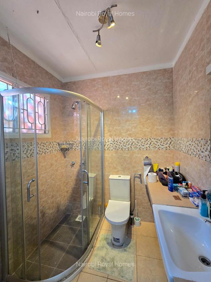 4 Bed House with En Suite at Loresho Road - 11