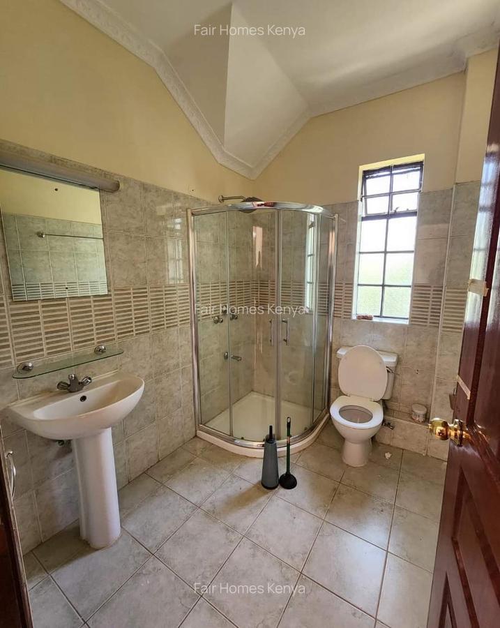 5 Bed Townhouse with En Suite at Hatheru Road - 6