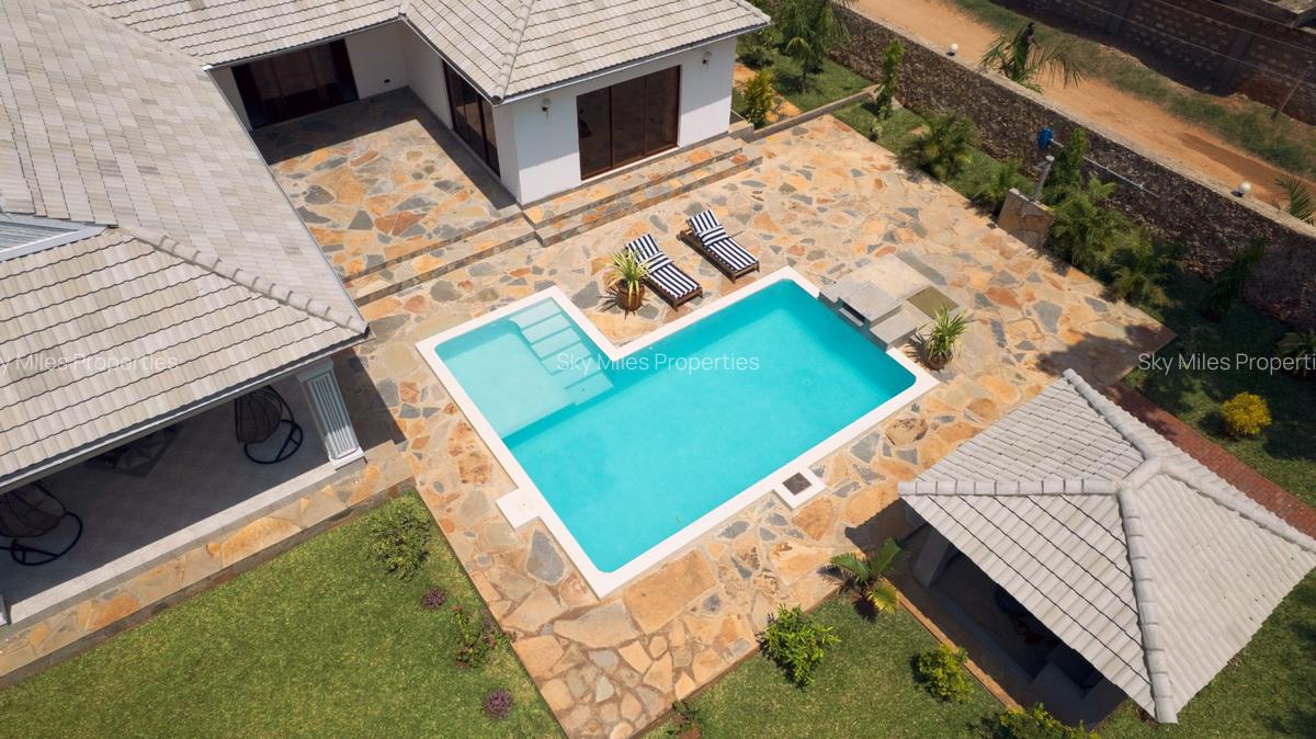 3 Bed Villa with En Suite at La-Marina - 10