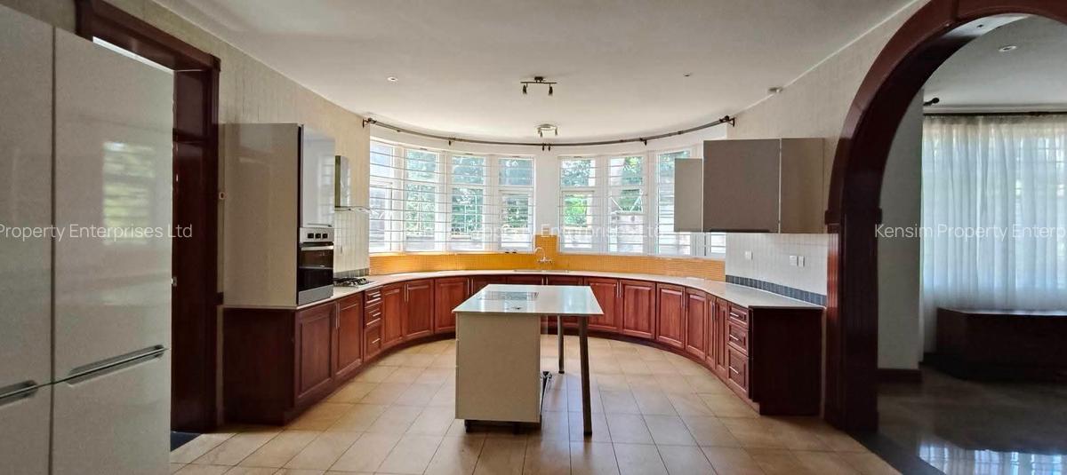 5 Bed Townhouse with En Suite in Rosslyn - 8