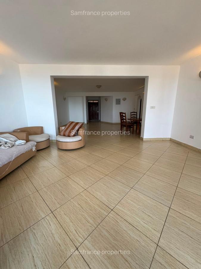 Serviced 3 Bed Apartment with En Suite at Lamera Beach - 8