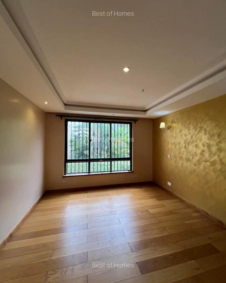 5 Bed Townhouse with En Suite in Lavington - 3