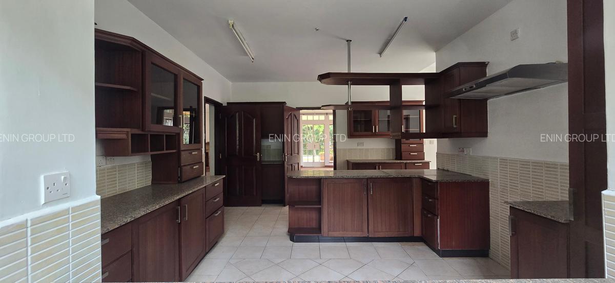 5 Bed Townhouse with En Suite at Lone Tree - 3