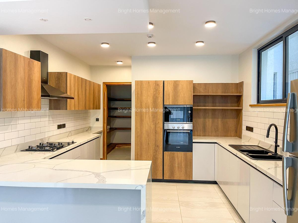 4 Bed Apartment with En Suite in Spring Valley - 14