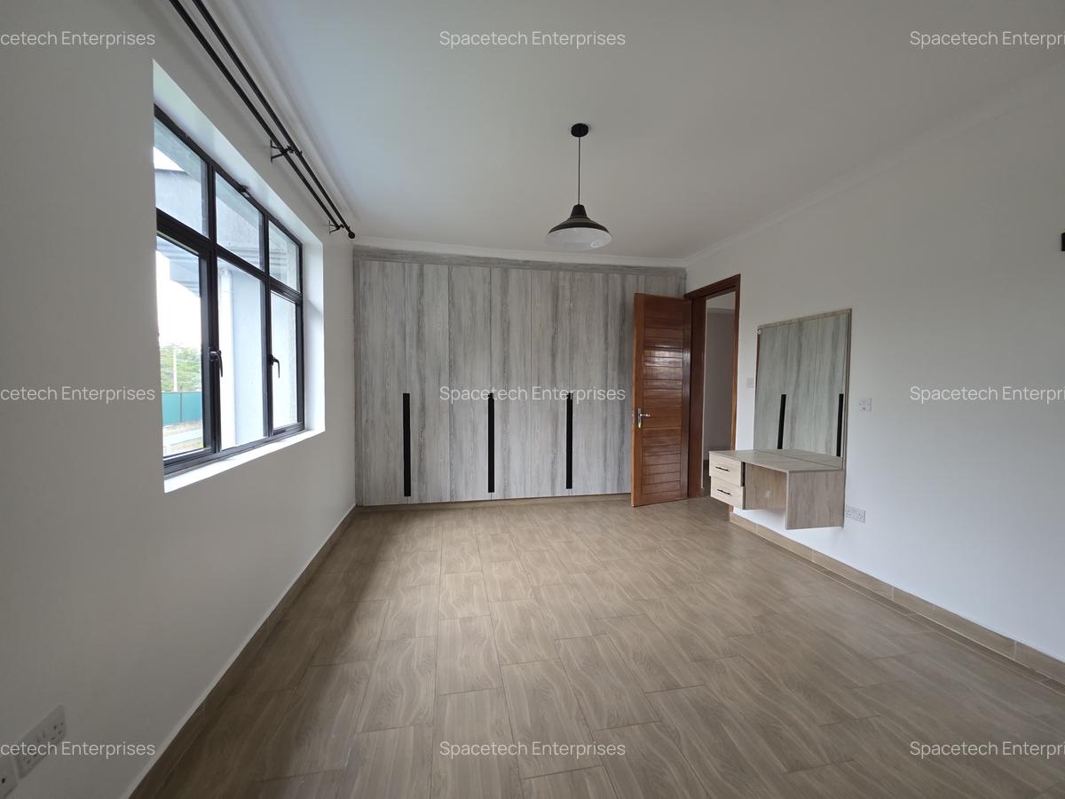 5 Bed Townhouse with En Suite in Ridgeways - 16