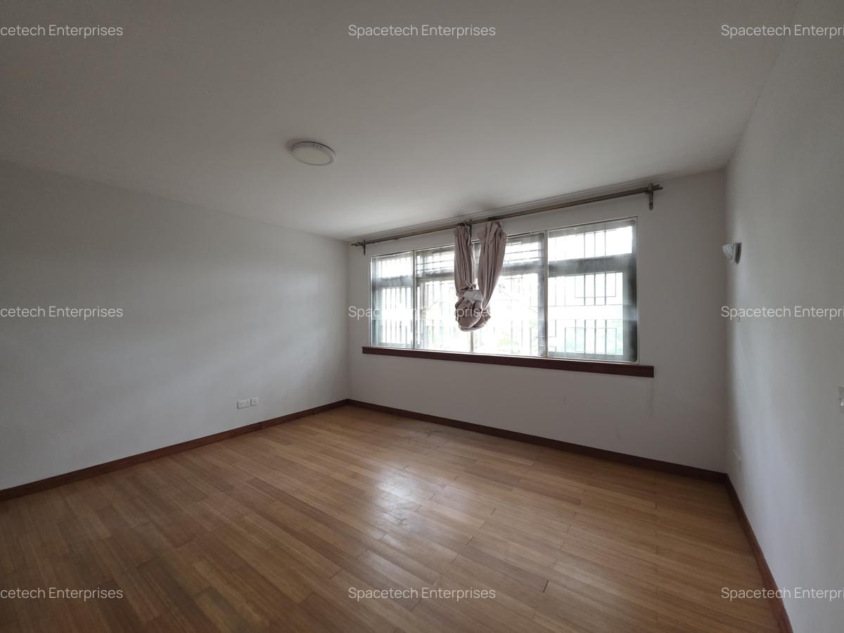 5 Bed Townhouse with En Suite in Spring Valley - 8