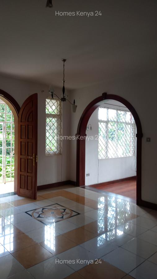 5 Bed House in Rosslyn - 9