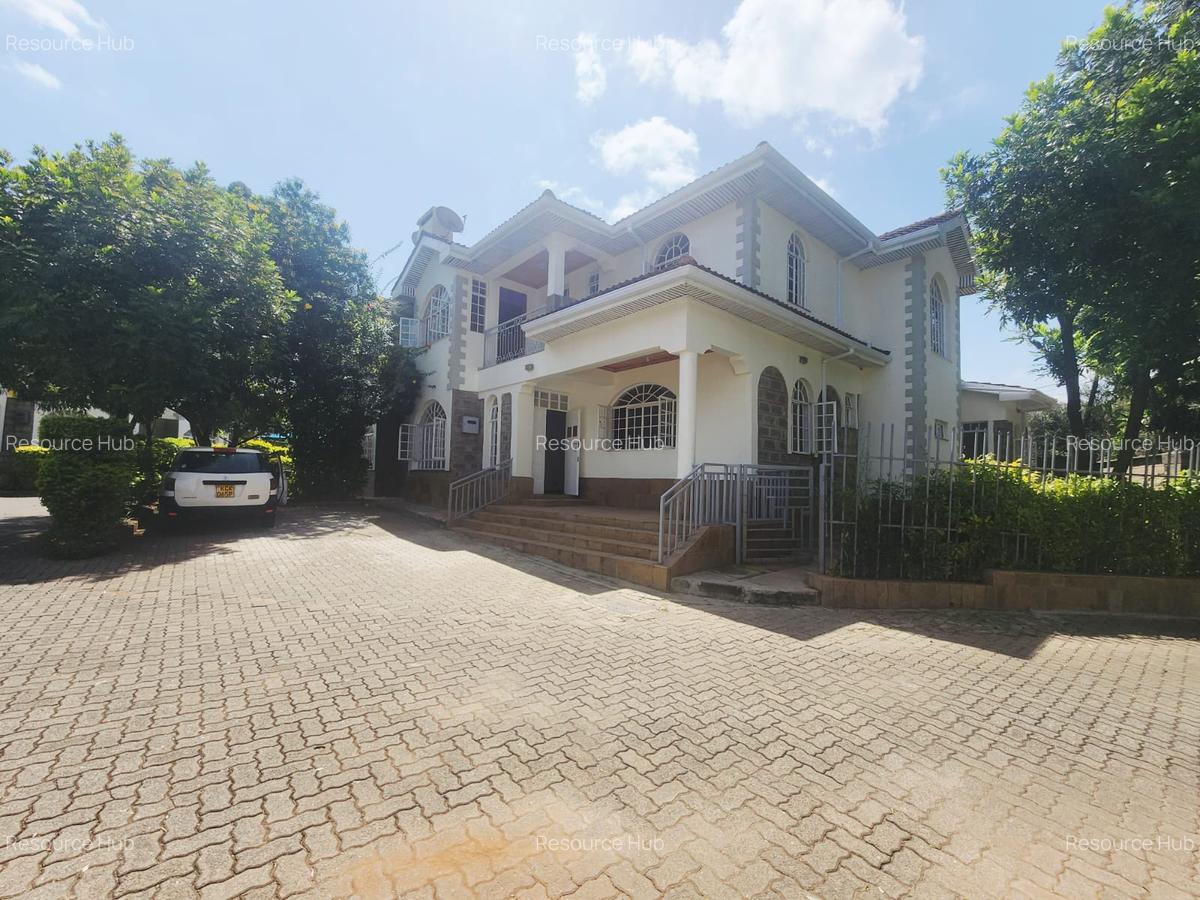 4 Bed Townhouse with En Suite at Lavington - 1