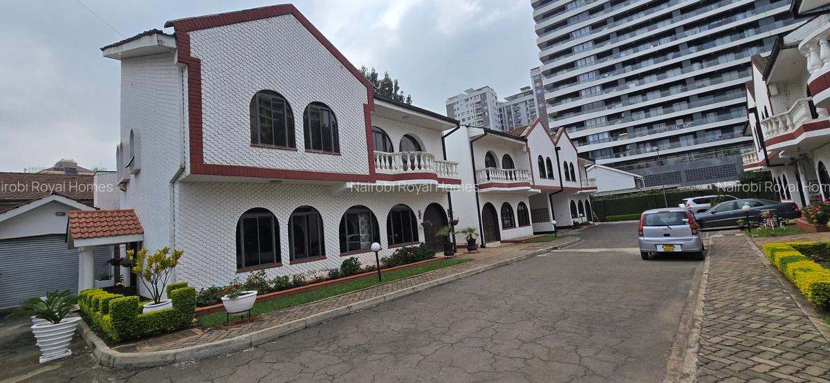 5 Bed Townhouse with En Suite at Kilimani - 6