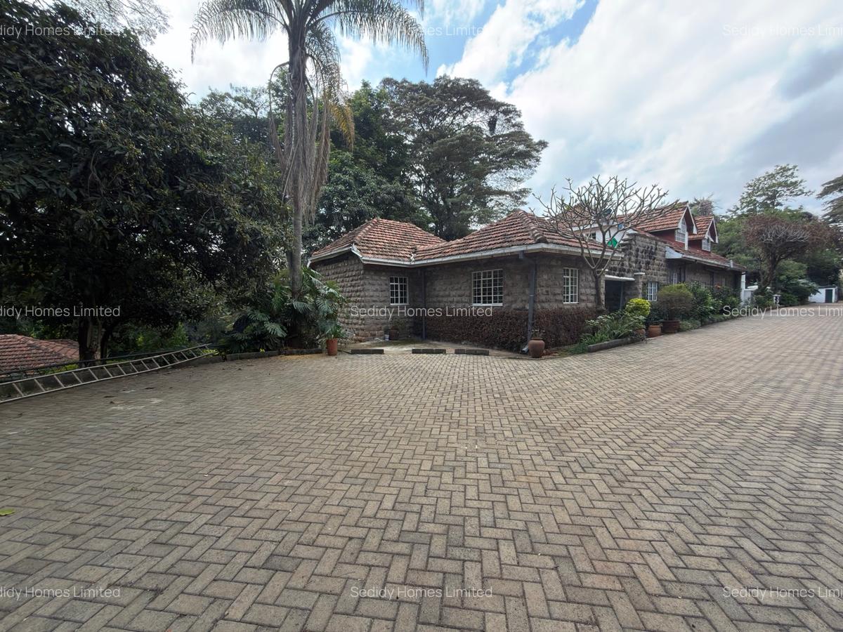 8 Bed House with En Suite in Muthaiga - 1