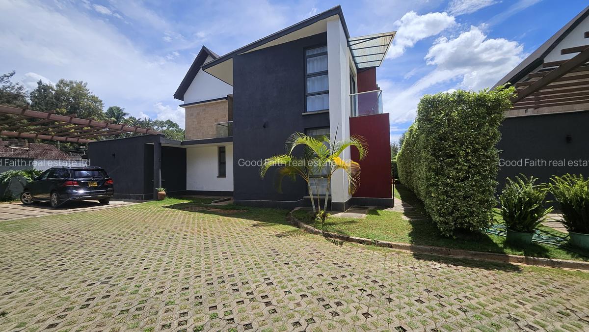 4 Bed House with En Suite in Garden Estate - 2