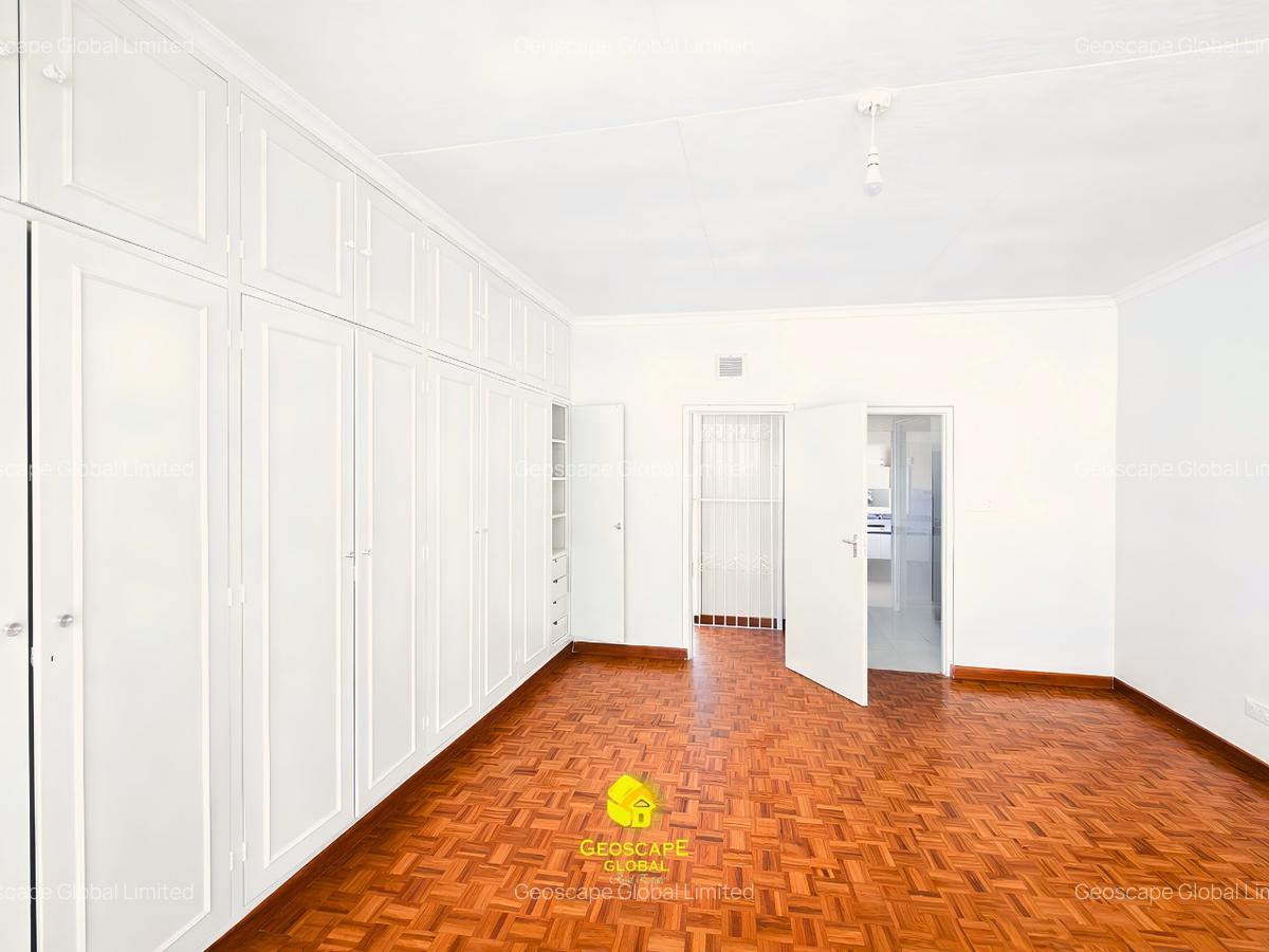 5 Bed House with En Suite in Spring Valley - 3