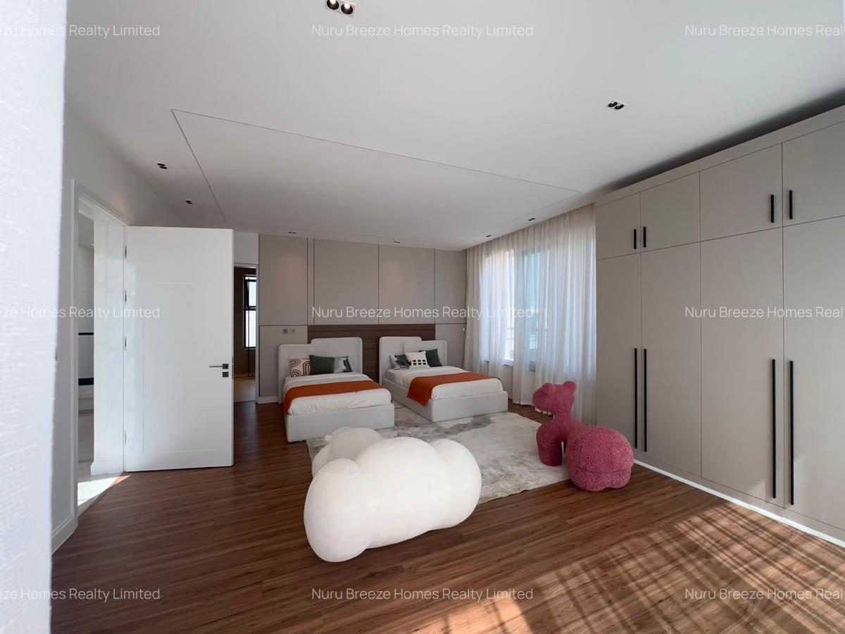 5 Bed Villa with En Suite in Runda - 9