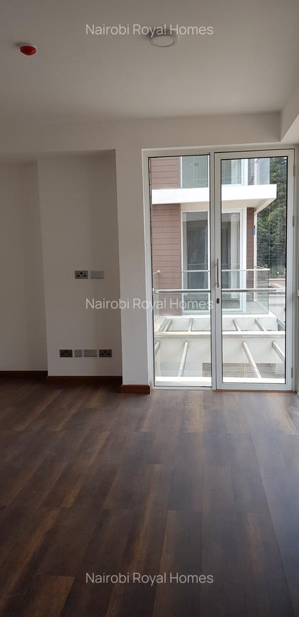 5 Bed Townhouse with En Suite at Lavington Road - 6