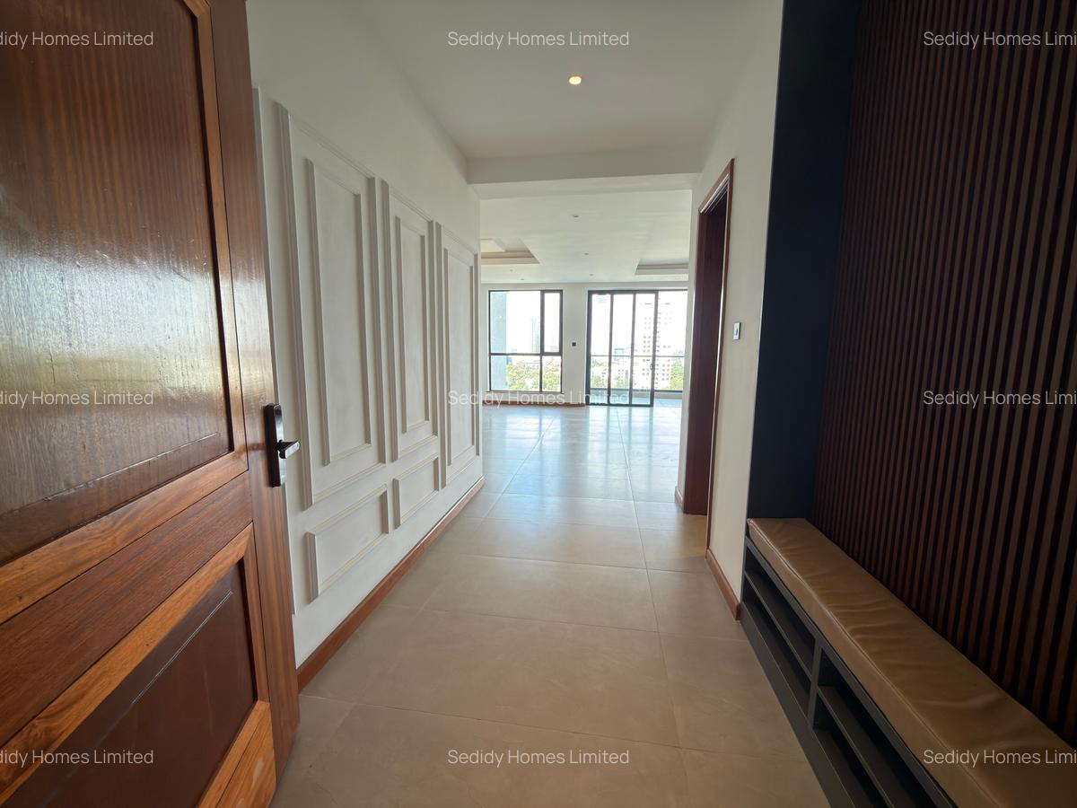 3 Bed Apartment with En Suite in Riverside - 2