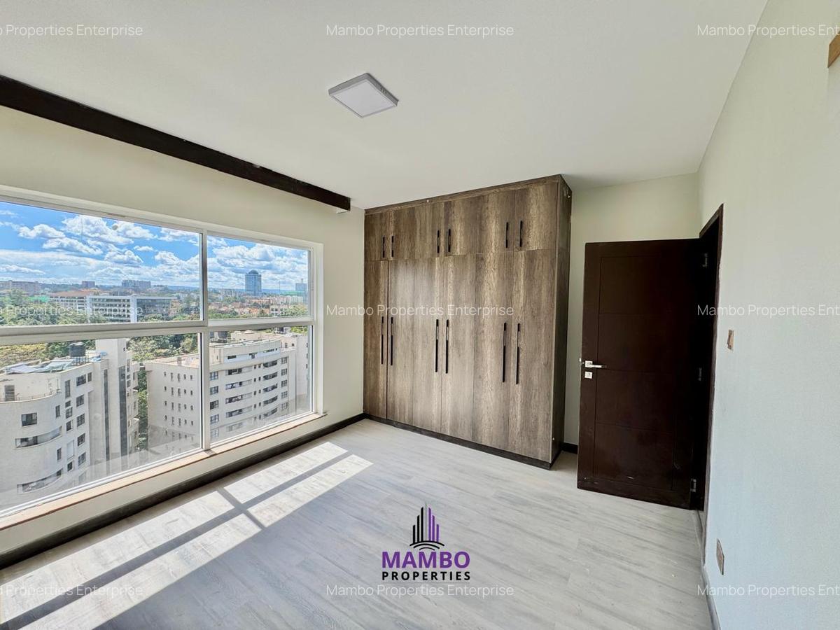 3 Bed Apartment with En Suite at Riverside Dr - 12