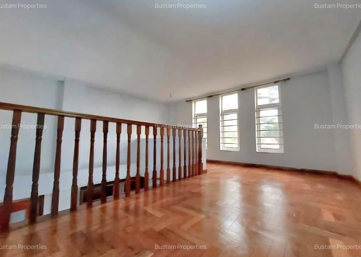 5 Bed Townhouse with En Suite in Lavington - 18