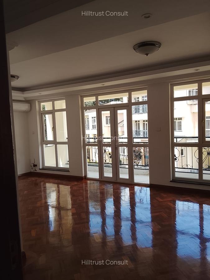 5 Bed Townhouse with En Suite in Lavington - 11