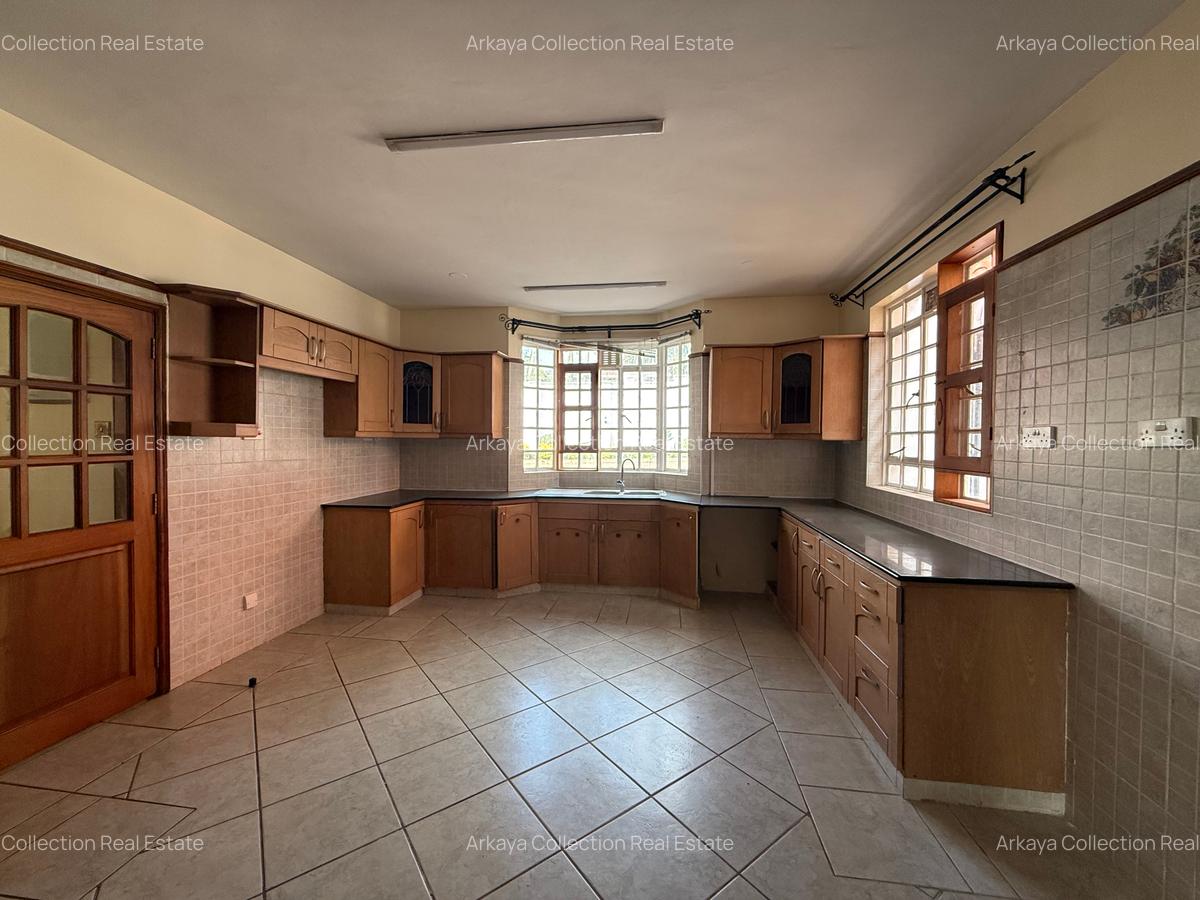 5 Bed House with En Suite in Runda - 3