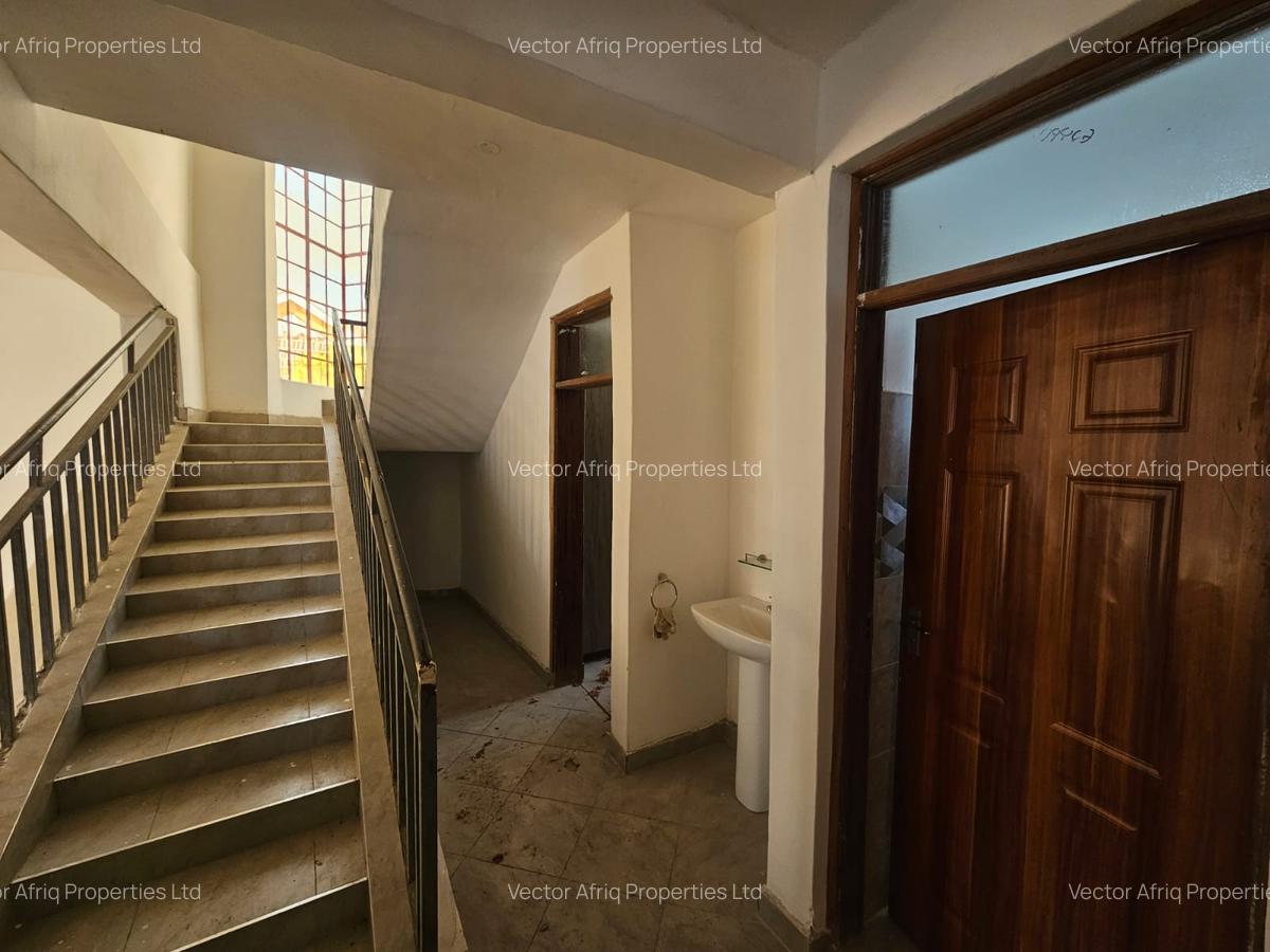4 Bed Townhouse with Garden in Kitengela - 10