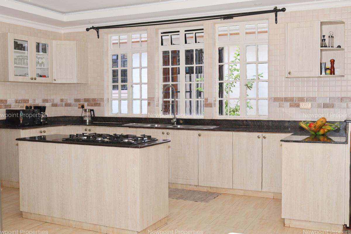 4 Bed House with En Suite in Karen - 3