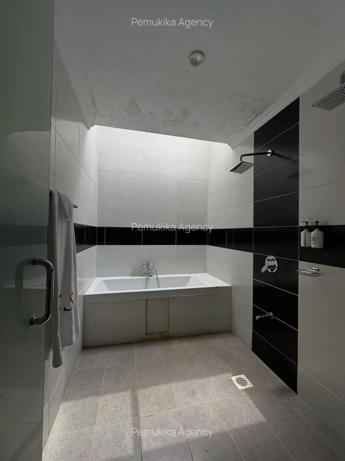 5 Bed Villa with En Suite at Tree Lane - 9