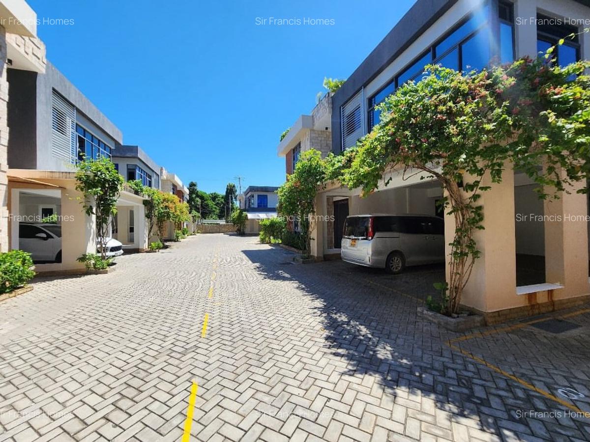 5 Bed Villa with En Suite in Nyali Area - 2