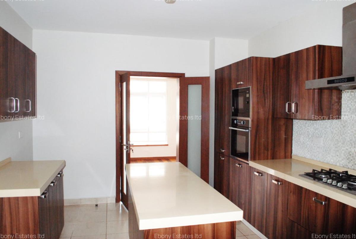 5 Bed Townhouse with En Suite in Lavington - 6