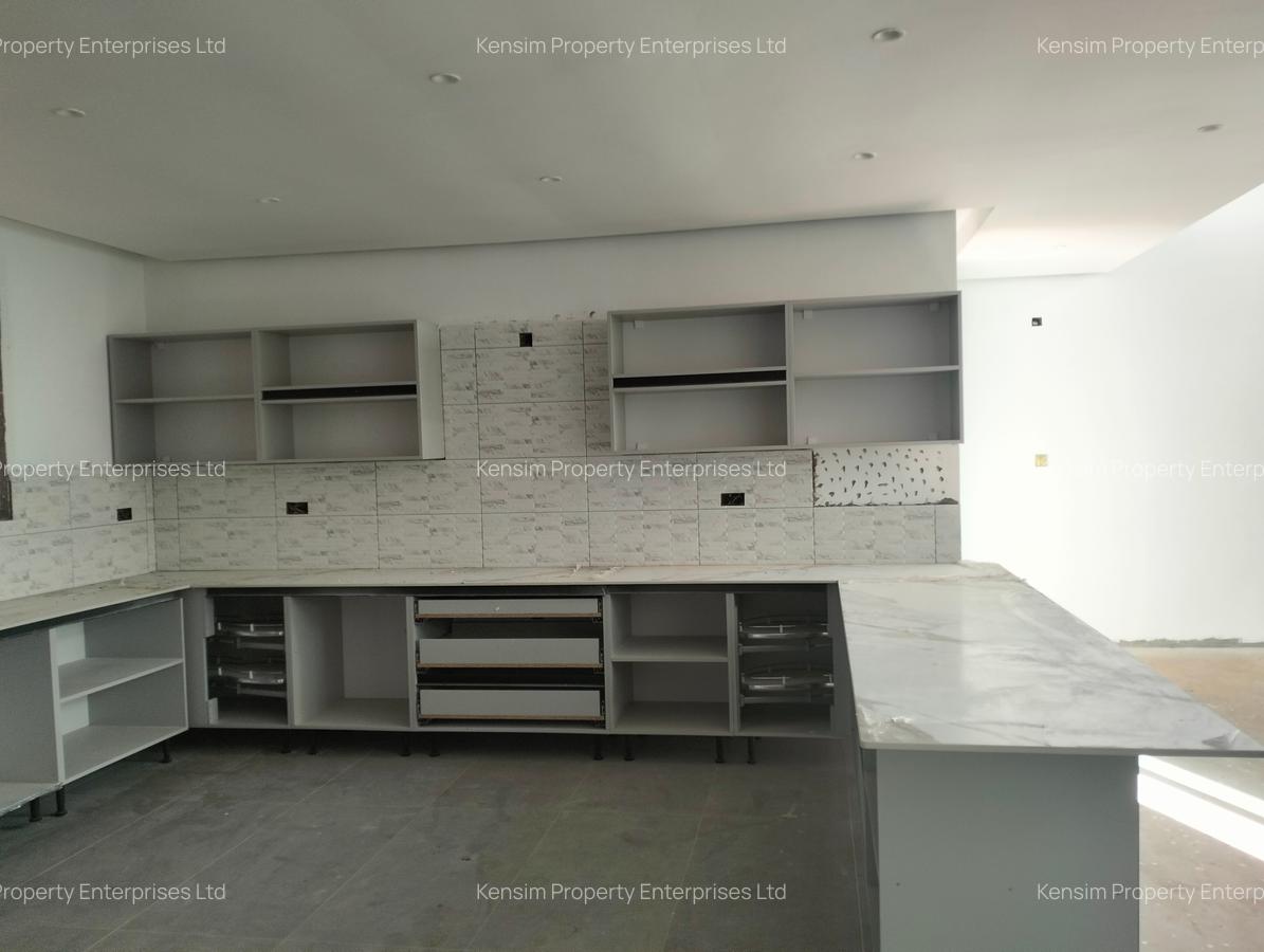 5 Bed Townhouse with En Suite in Lavington - 2