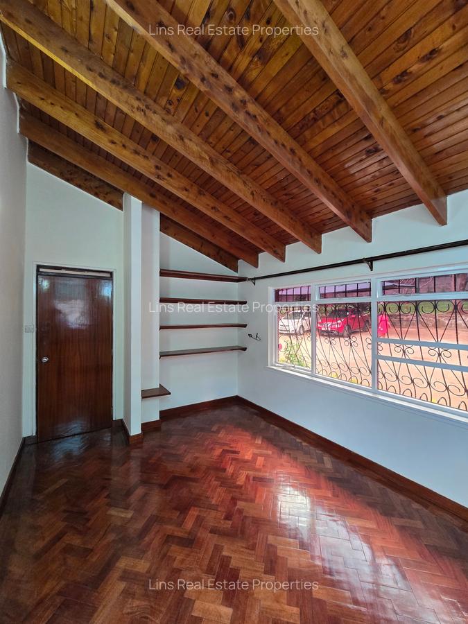 4 Bed House with En Suite in Runda - 20