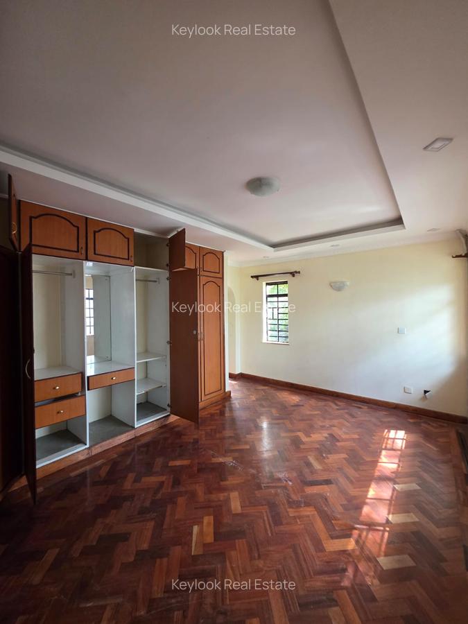 4 Bed Townhouse with En Suite at Lavington - 10