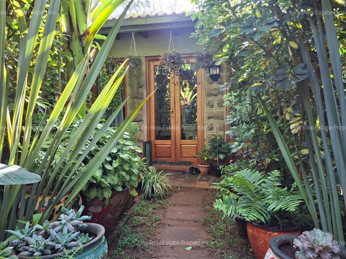 1 Bed House with En Suite in Rosslyn - 11