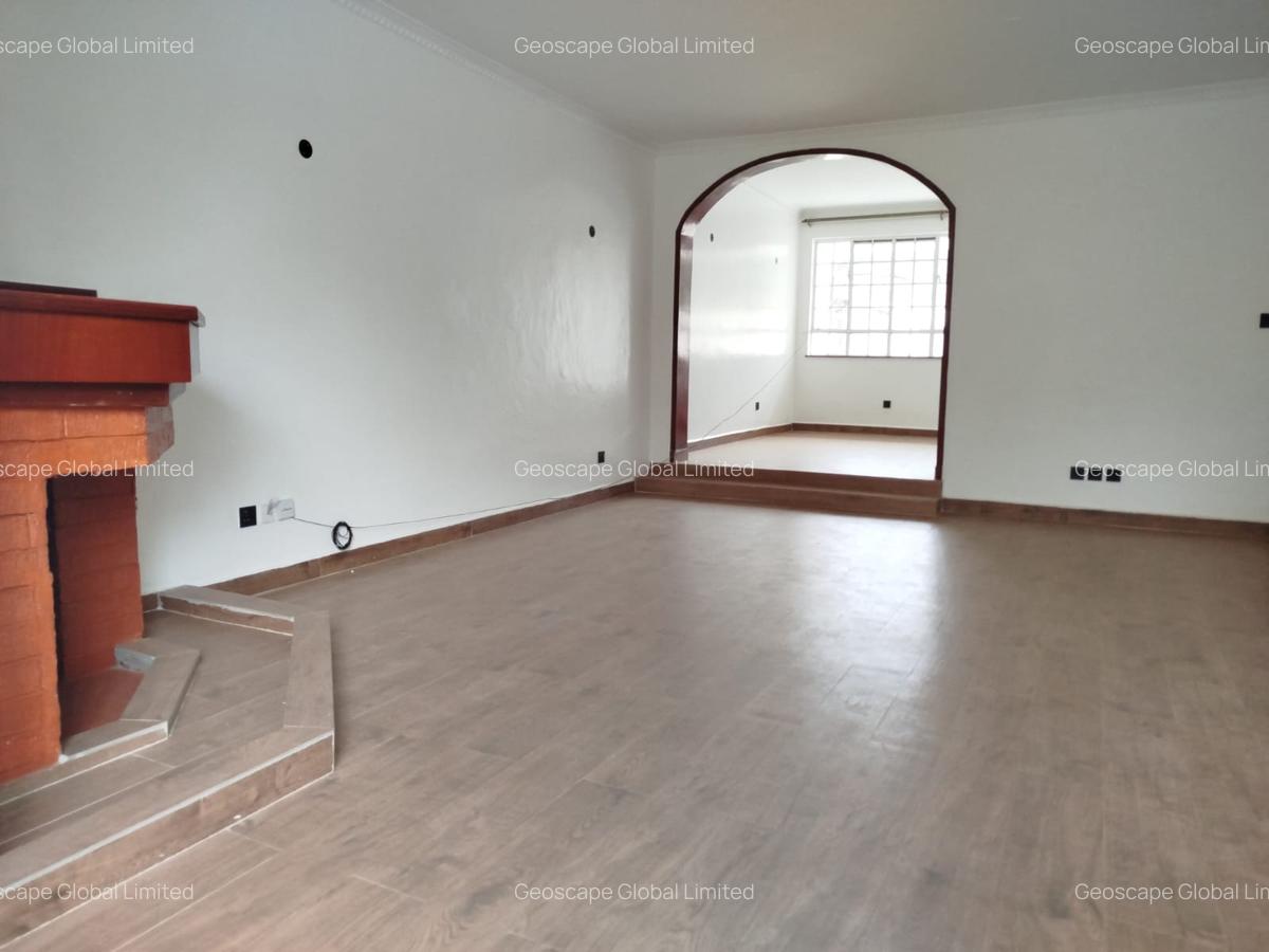5 Bed House with En Suite in Lavington - 12