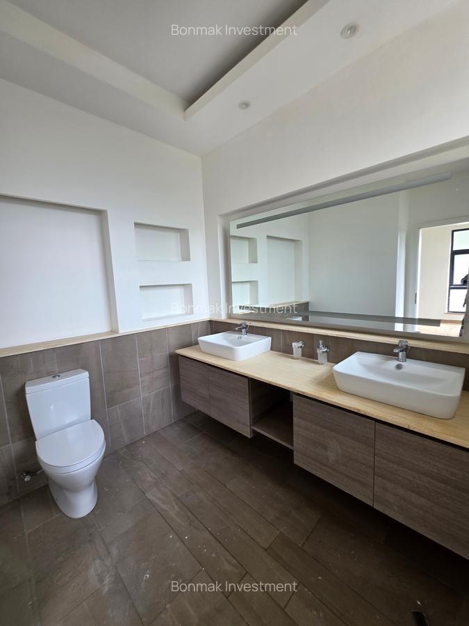 4 Bed Apartment with En Suite at Riverside Drive - 13