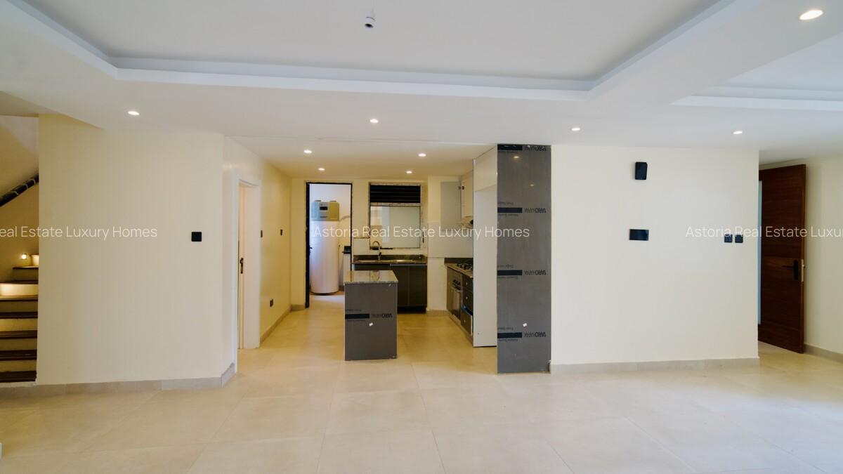 4 Bed Apartment with En Suite at 2026-430 - 6